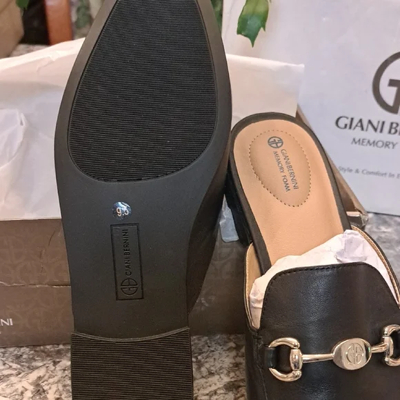 NWT Giani Bernini Black Mules with Gold Detail Box. - Picture 2 of 3
